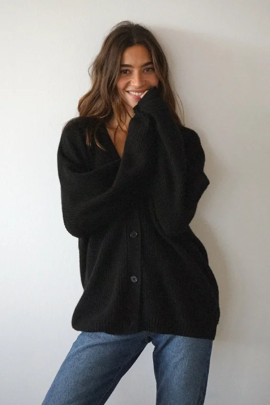 Plus-size cardiganThe Cashmere Muma Cardigan // Noir